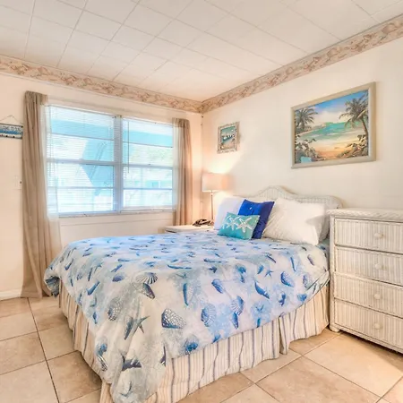 Tropic Terrace Suite #16 - Beachfront Resort